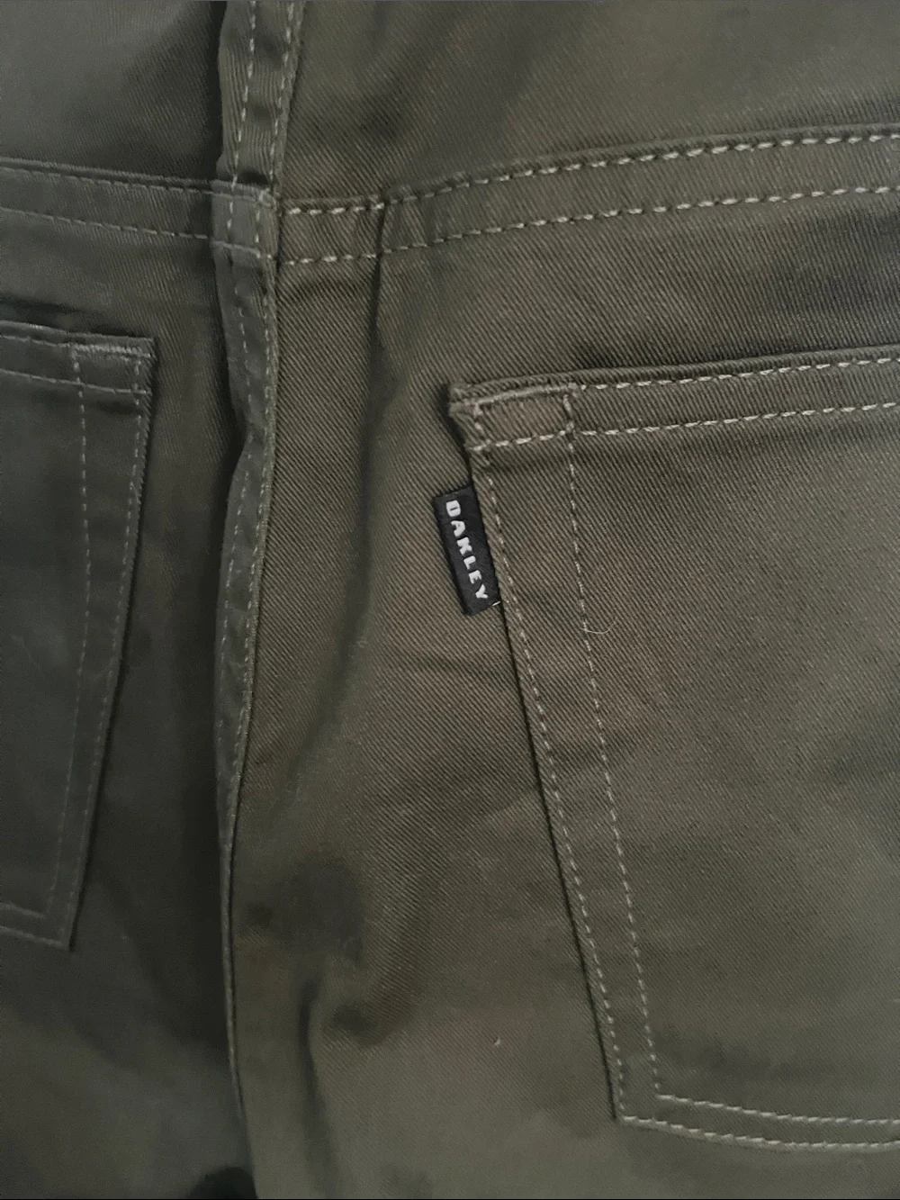 OAKLEY Men's Olive Green Casual Shorts. BNWOT size 32 lightweight jean material